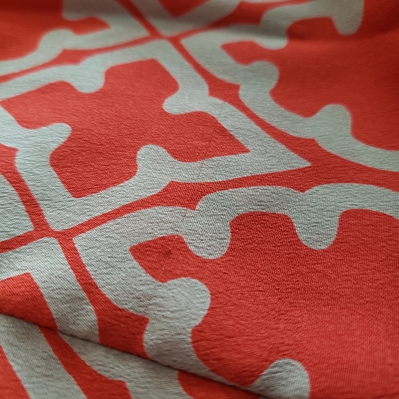 Banana Republic Petite Geometric Print Blouse PL - Picture 10 of 10